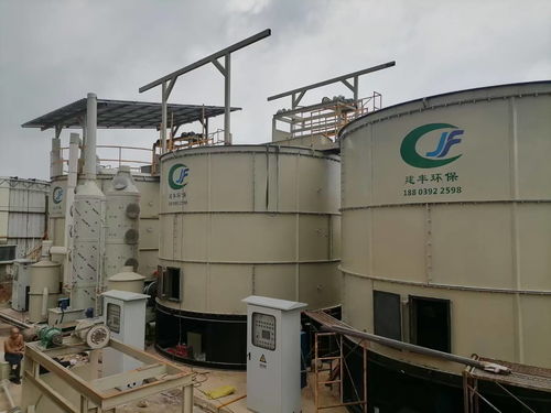 雞糞快速發(fā)酵有機(jī)肥的方法 發(fā)酵罐與翻堆機(jī)的應(yīng)用